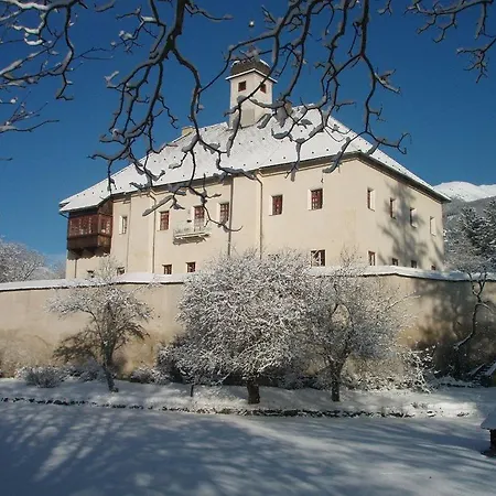 Ferienwohnung Schloss Dornbach *