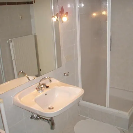 Ferienwohnung Schloss Dornbach Appartamento *